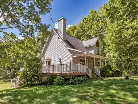 391 Glade Mills Rd, Valencia, PA 16059