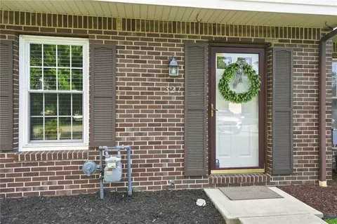 327 Dolomite Ct, Latrobe, PA 15650