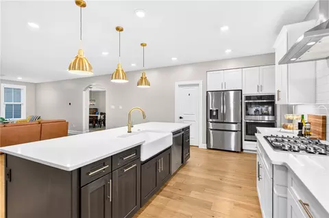 Kitchen - 321 Crest Ln, Mars, PA 16046 photo 6 of 8