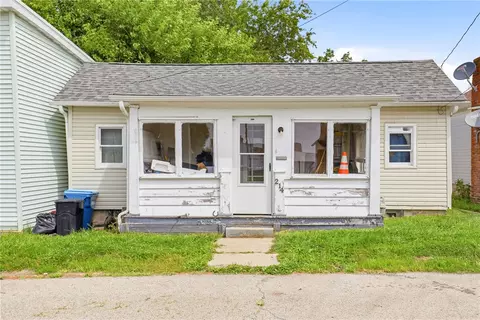 214 W Vine St, Mount Pleasant, PA 15666