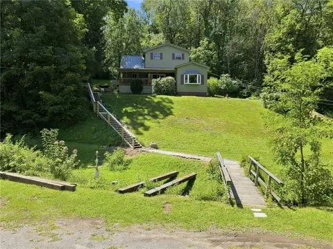 Exterior - 904 Old State Rd, Apollo, PA 15613 photo 7 of 9