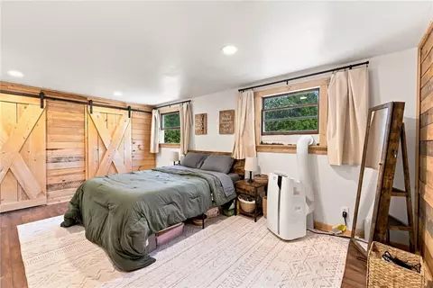 Bedroom - 904 Old State Rd, Apollo, PA 15613 photo 2 of 3