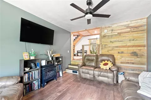 Living - 904 Old State Rd, Apollo, PA 15613 photo 1 of 3