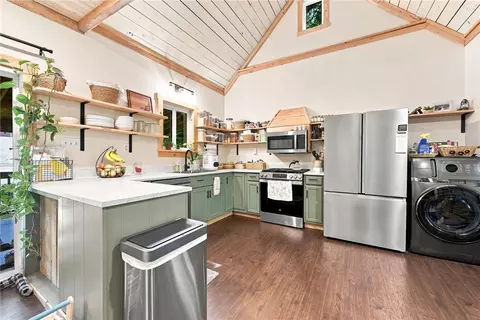 Kitchen - 904 Old State Rd, Apollo, PA 15613 photo 1 of 4