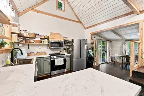Kitchen - 904 Old State Rd, Apollo, PA 15613 photo 4 of 4