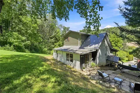 Exterior - 904 Old State Rd, Apollo, PA 15613 photo 3 of 9