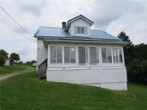 26 Campbell Dr, Avella, PA 15312