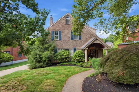 140 Woodhaven Dr, Pittsburgh, PA 15228