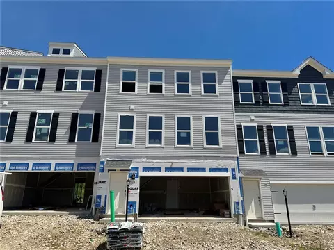146 Sweetwater Dr, Moon Twp, PA 15108