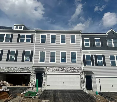 146 Sweetwater Dr, Moon Twp, PA 15108