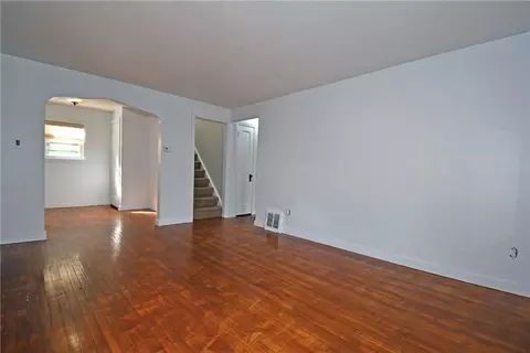 Living - 95 Long Dr, Pittsburgh, PA 15241 photo 4 of 5