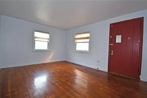 Living - 95 Long Dr, Pittsburgh, PA 15241 photo 2 of 5