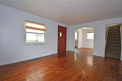 Living - 95 Long Dr, Pittsburgh, PA 15241 photo 3 of 5