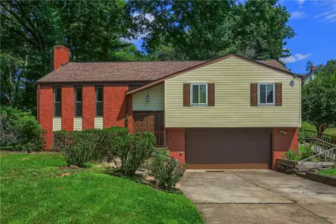 1557 Lenora Dr, Pittsburgh, PA 15237