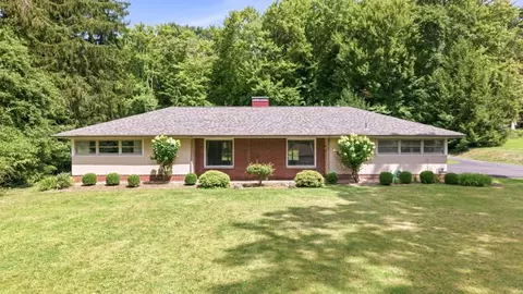 215 E Maitland Ln, New Castle, PA 16105