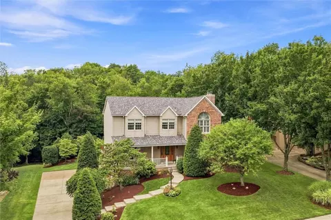 381 Cobblestone Cir, Mckees Rocks, PA 15136