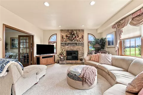 Living - 9551 Downing Pl, Irwin, PA 15642 photo 2 of 5
