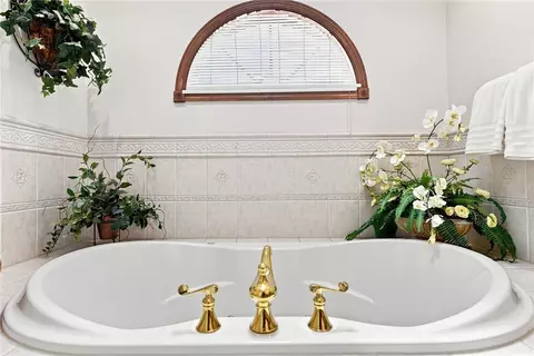 Bath - 9551 Downing Pl, Irwin, PA 15642 photo 4 of 5