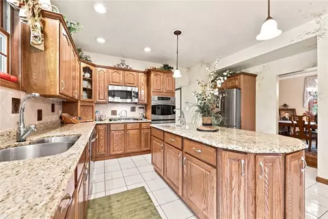 Kitchen - 9551 Downing Pl, Irwin, PA 15642 photo 3 of 4