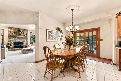 Dining - 9551 Downing Pl, Irwin, PA 15642 photo 3 of 4