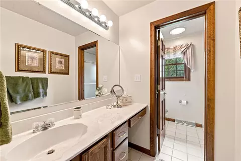 Bath - 9551 Downing Pl, Irwin, PA 15642 photo 2 of 5
