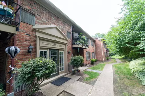 1010 Margarite Dr #F, Pittsburgh, PA 15216