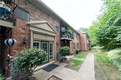1010 Margarite Dr #F, Pittsburgh, PA 15216