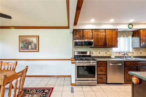 Kitchen - 10547 Melrose Dr, North Huntingdon, PA 15642 photo 4 of 6