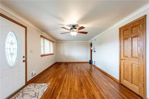 Living - 10547 Melrose Dr, North Huntingdon, PA 15642 photo 2 of 4