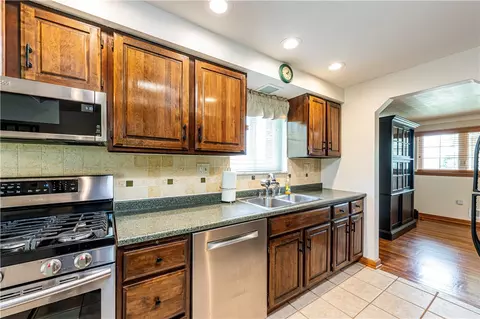 Kitchen - 10547 Melrose Dr, North Huntingdon, PA 15642 photo 6 of 6