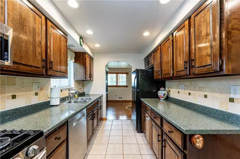 Kitchen - 10547 Melrose Dr, North Huntingdon, PA 15642 photo 2 of 6