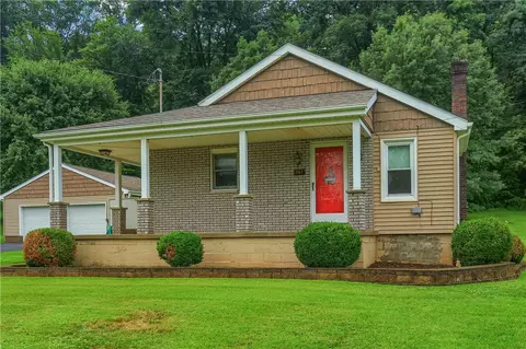 501 Palo Alto Dr, Ellwood City, PA 16117