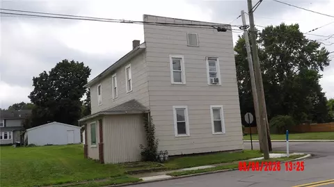 1041 W Ridge Ave, Sharpsville, PA 16150