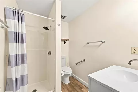 Bath - 722 Fairview Ave, Irwin, PA 15642 photo 1 of 3
