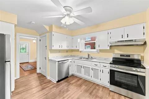 Entry Way - 722 Fairview Ave, Irwin, PA 15642 photo 2 of 2