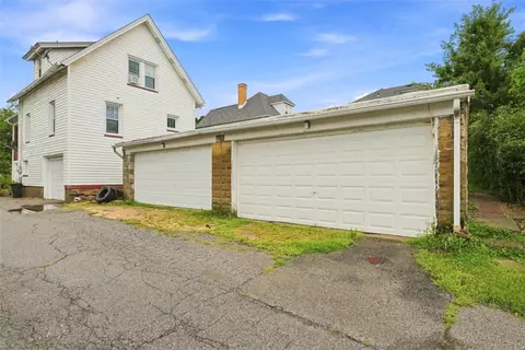 Exterior - 722 Fairview Ave, Irwin, PA 15642 photo 3 of 3