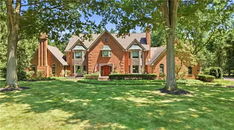 756 Audubon Dr, Hermitage, PA 16148