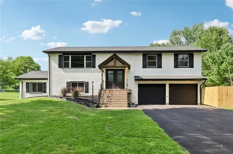 1130 Blue Sky Dr, New Castle, PA 16105