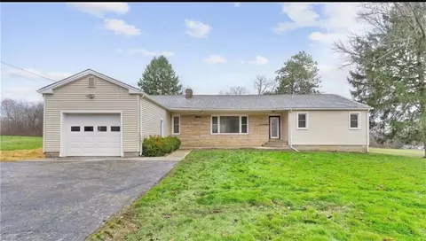 555 Mercer New Wilmington Rd, Mercer, PA 16137
