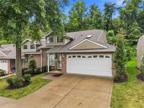 580 Newport Dr, Pittsburgh, PA 15235