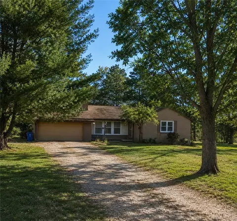 116 1st St, Evans City, PA 16033