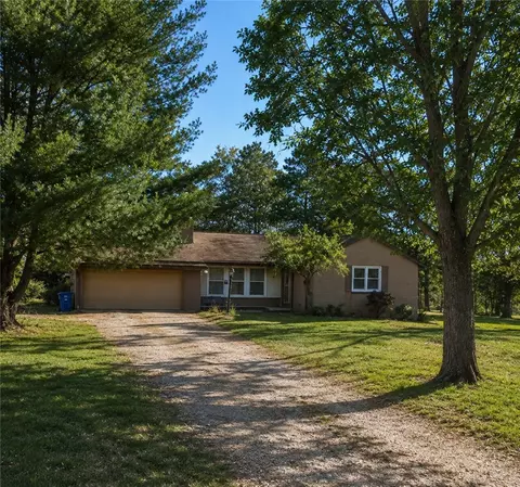 116 1st St, Evans City, PA 16033