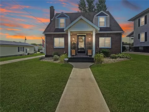 306 E Church Ave, Masontown, PA 15461