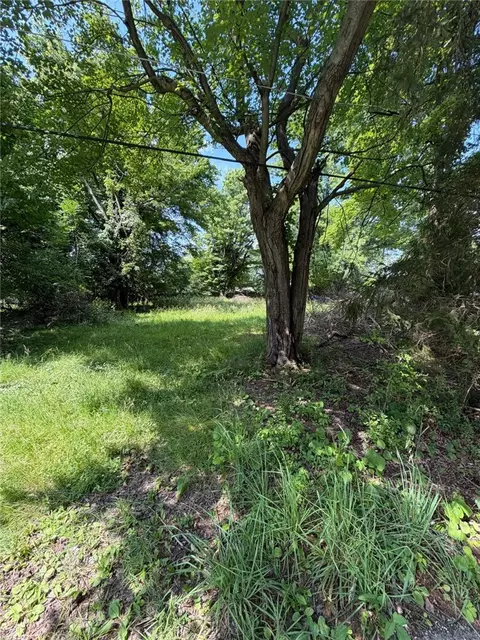 715 E Meyer Ave, New Castle, PA 16105