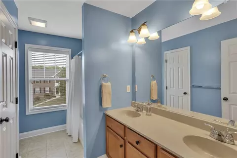 Bath - 213 Windham Ln, Mars, PA 16046 photo 4 of 5