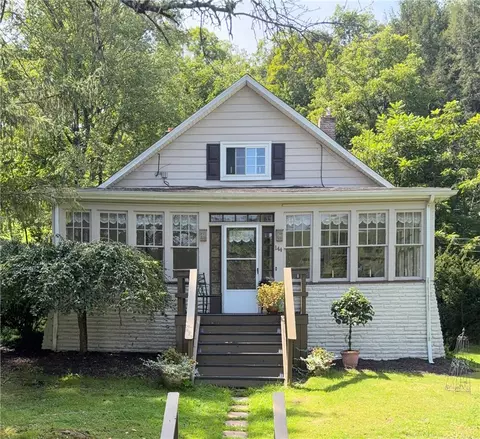 144 Calvert Ln, New Castle, PA 16101