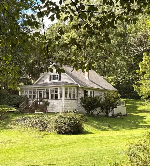 144 Calvert Ln, New Castle, PA 16101