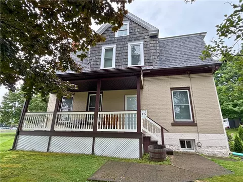 410 Liberty St, Grove City, PA 16127