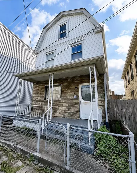 227 Munson Ave, Mckees Rocks, PA 15136