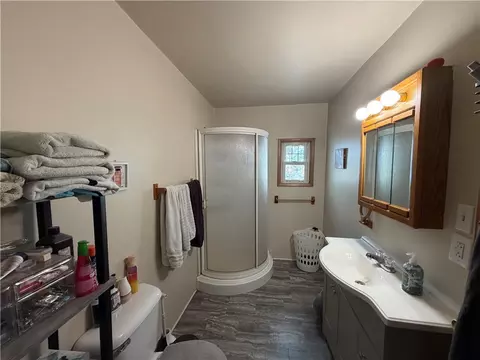 Bath - 204 12 Longfellow St, Vandergrift, PA 15690 photo 1 of 1